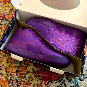 Missing one shoestring SZ 12 MB.01 buzz queen lamelo ball PUMA